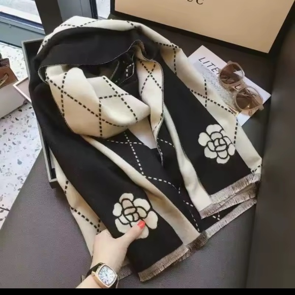 Cashmere scarf - Picture 1 of 4